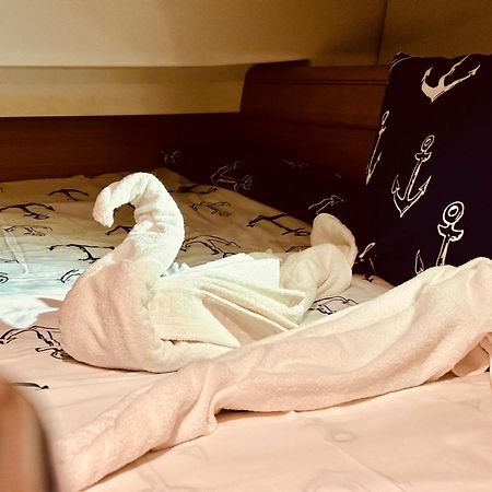 Отель Sleep Aboard A Modern Sailboat In Оэйраш Экстерьер фото