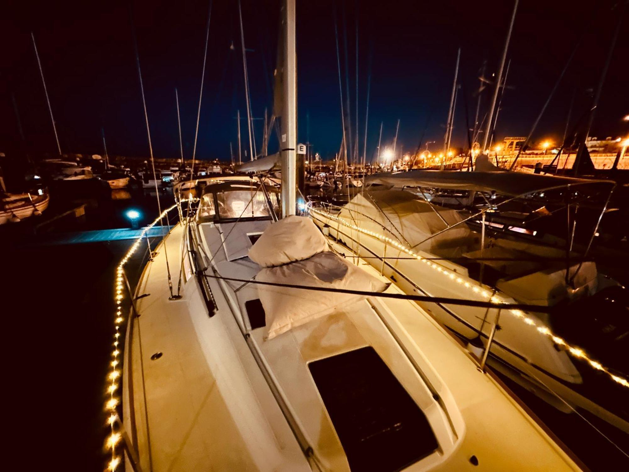 Отель Sleep Aboard A Modern Sailboat In Оэйраш Экстерьер фото