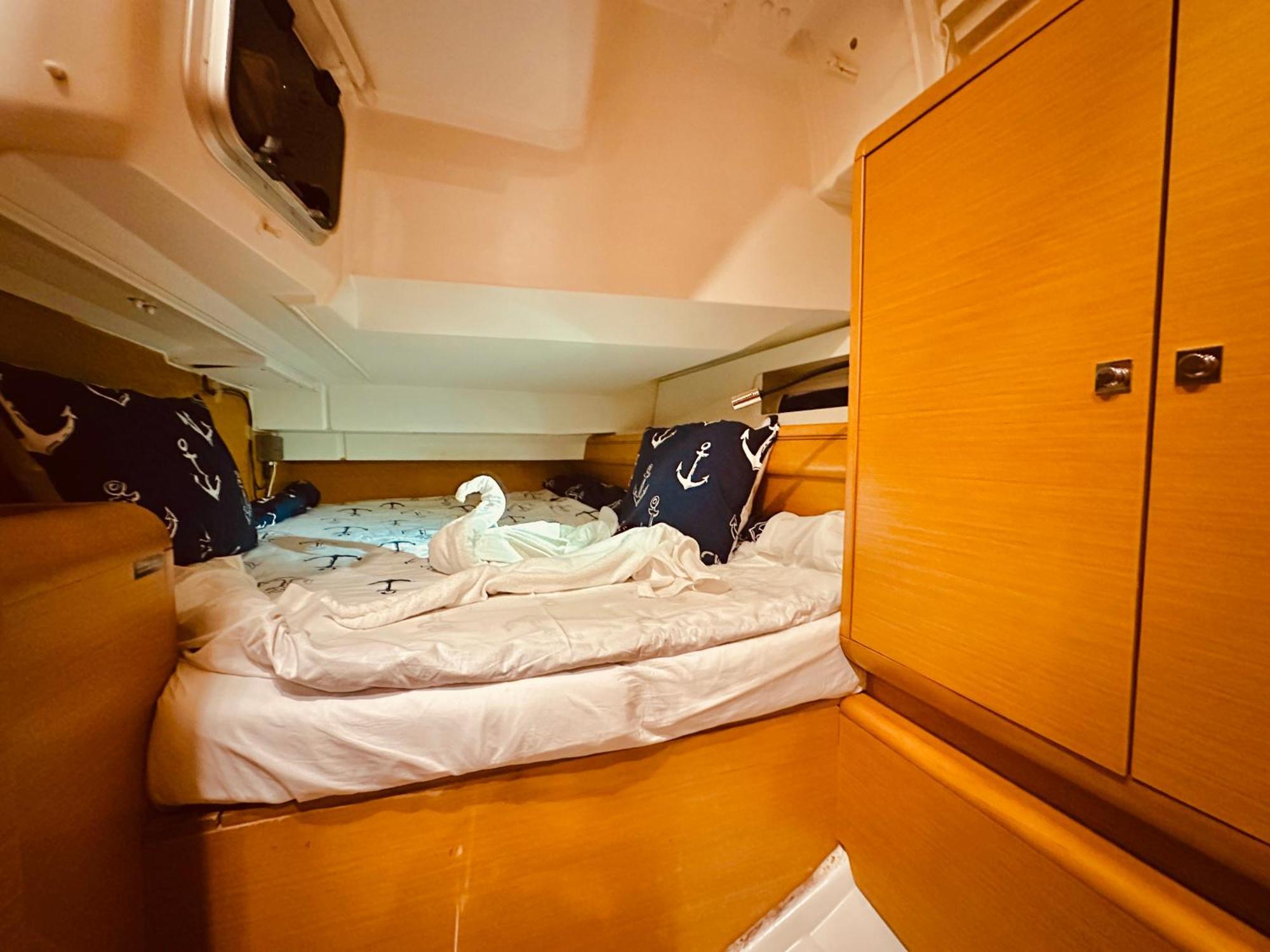 Отель Sleep Aboard A Modern Sailboat In Оэйраш Экстерьер фото