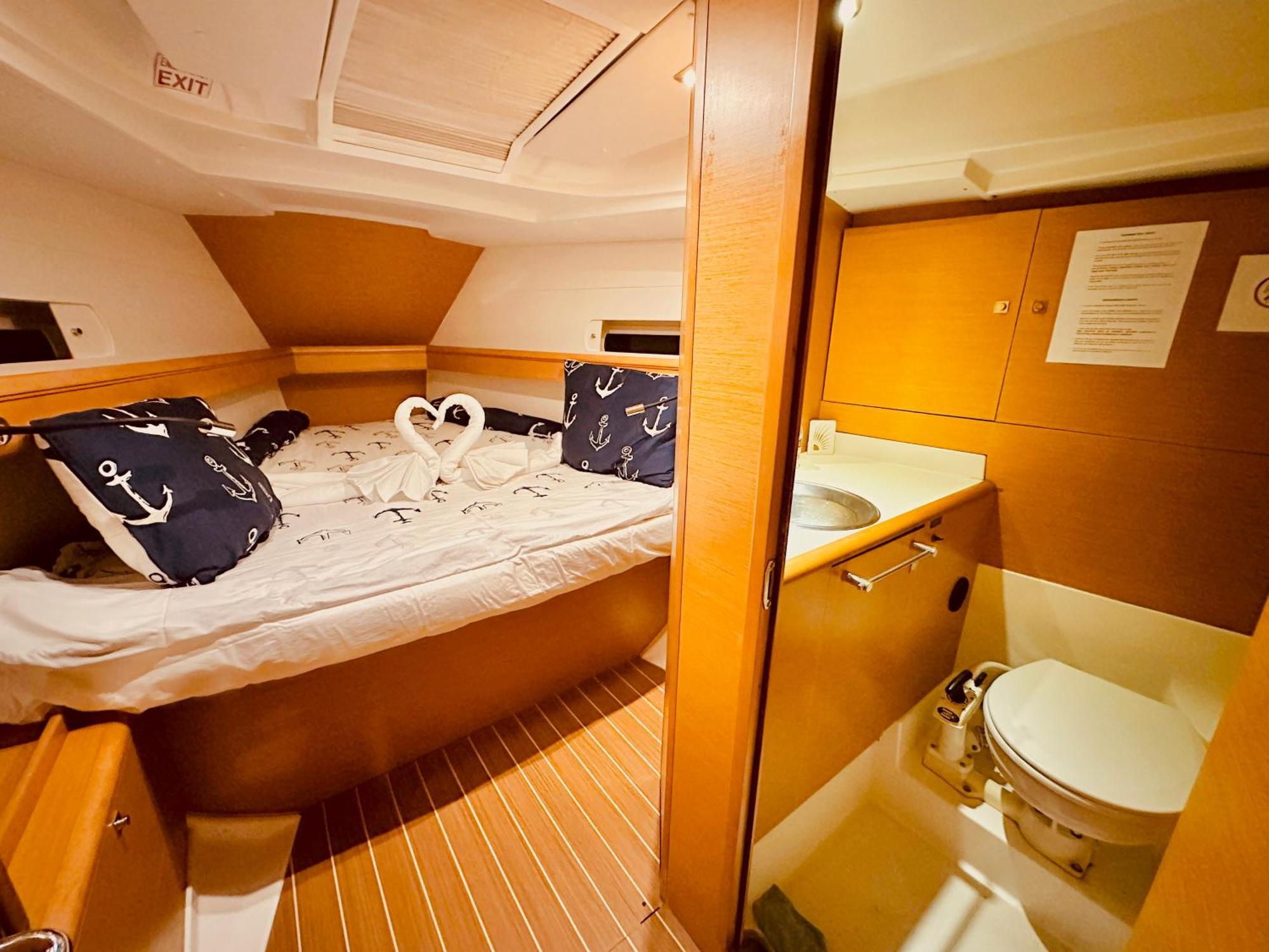 Отель Sleep Aboard A Modern Sailboat In Оэйраш Экстерьер фото